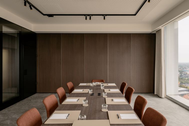 Stylish Master Oak Commands Attention in Upscale 4-Star Hotel